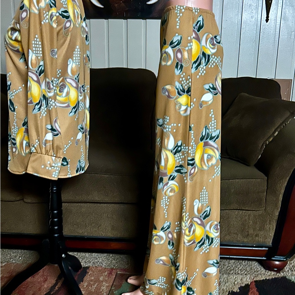 Neiman Marcus (Leslie J) •Medium • Brown/Yellow •Floral • 3 Piece •Blouse/Pants - Picture 14 of 16